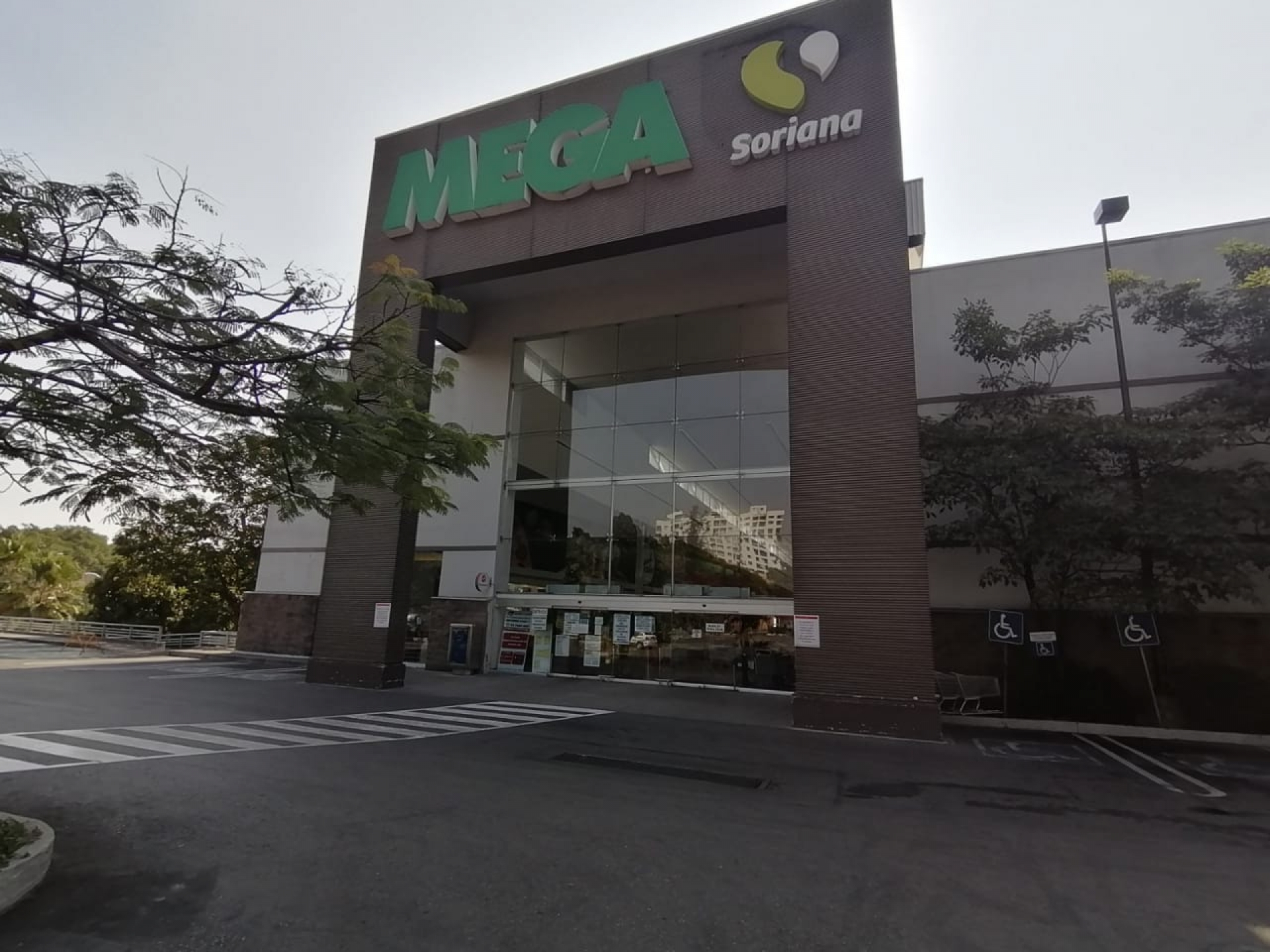 Continúan cerradas tiendas comerciales tras ser Clausuradas