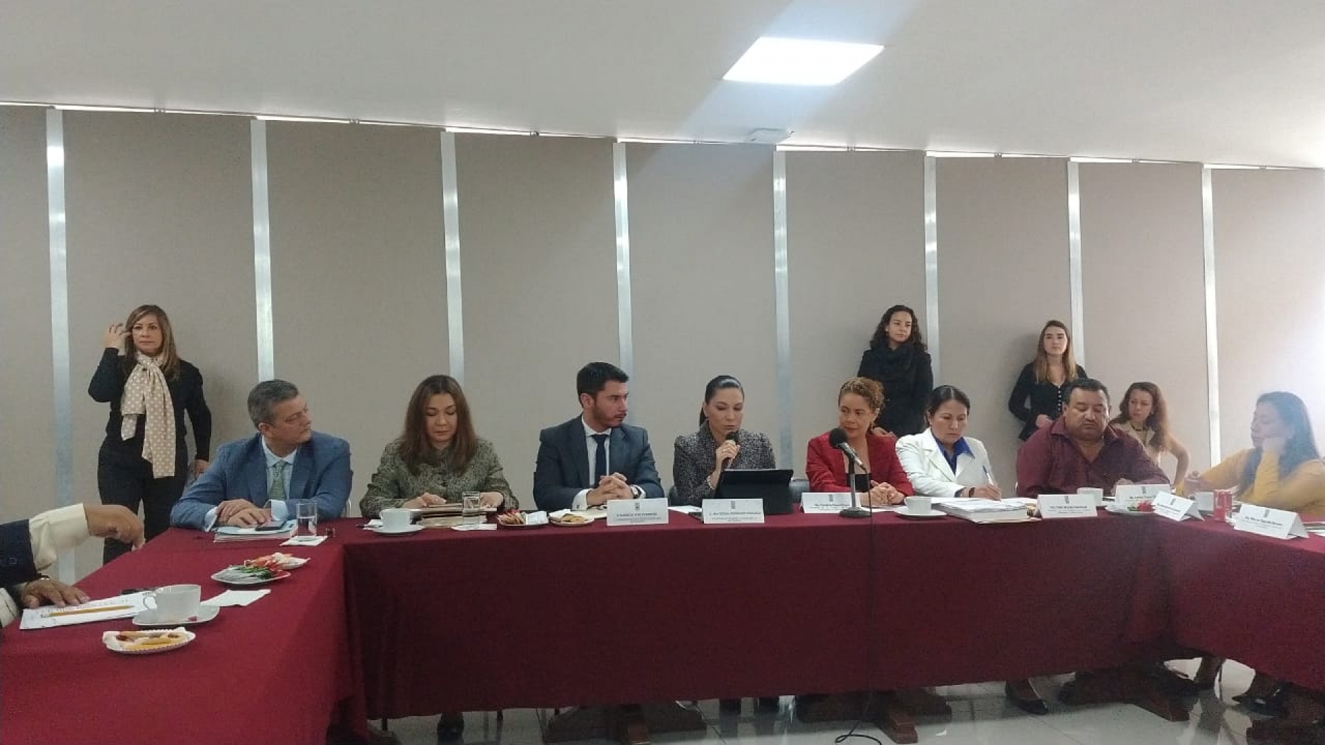 Comparece titular de SDEyT ante integrantes de la Comisión de Hacienda, en el Congreso