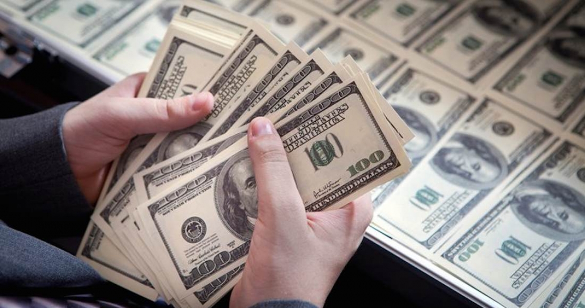 El peso se debilita y el dólar le rasca al techo de los 20 por uno: se cotiza en bancos hasta en 19.49