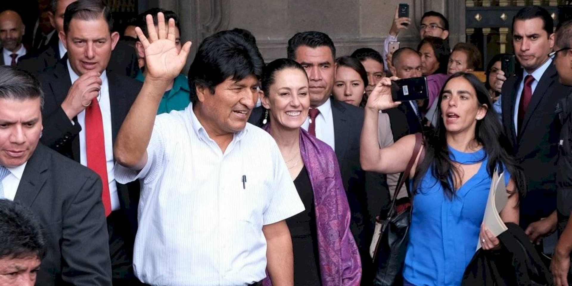Ya no existe Estado Mayor, Sedena es quien cuida a Evo, aclara AMLO