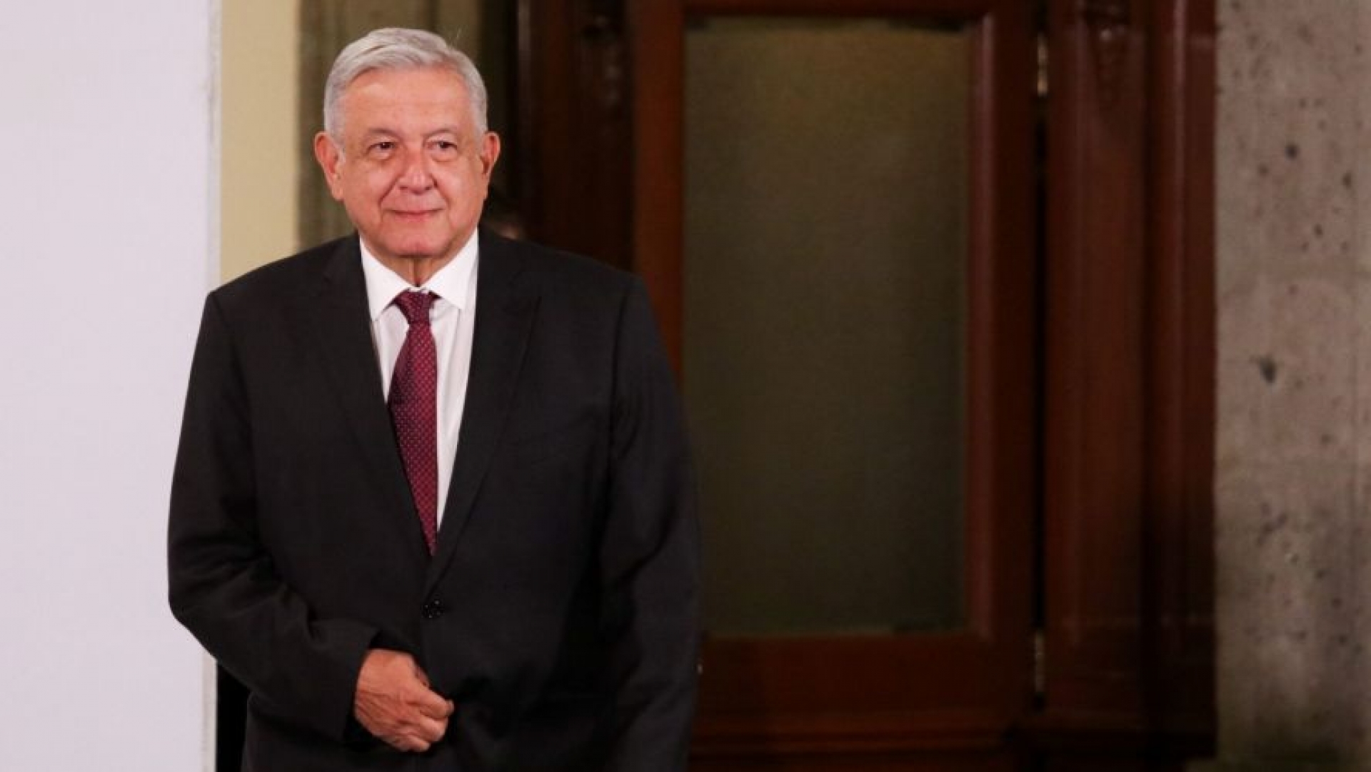 Se debe ir buscando opciones con energías alternativas; no apostar todo al petróleo: AMLO