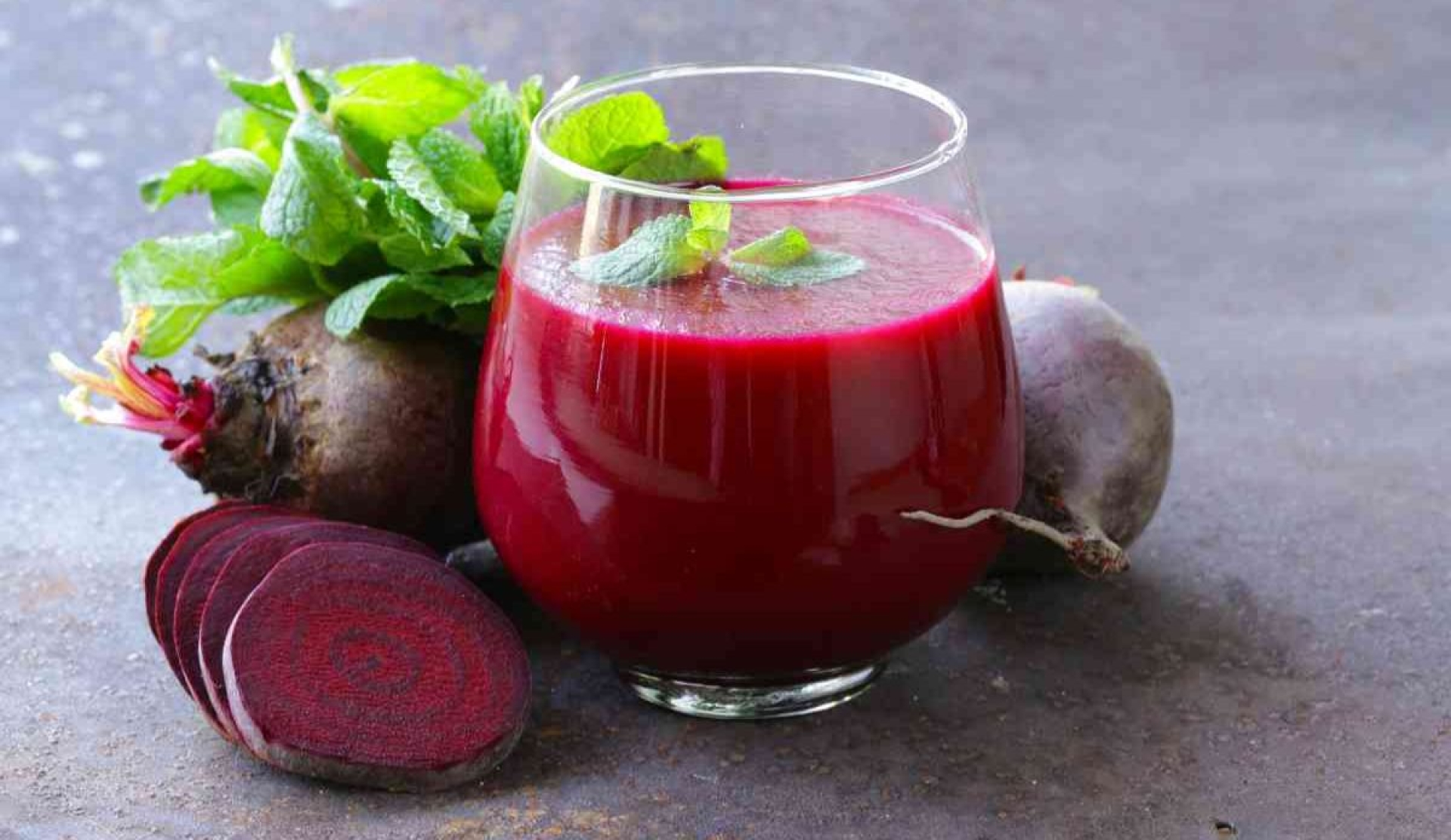 Beneficios del jugo de betabel y cómo incorporarlo a tu dieta