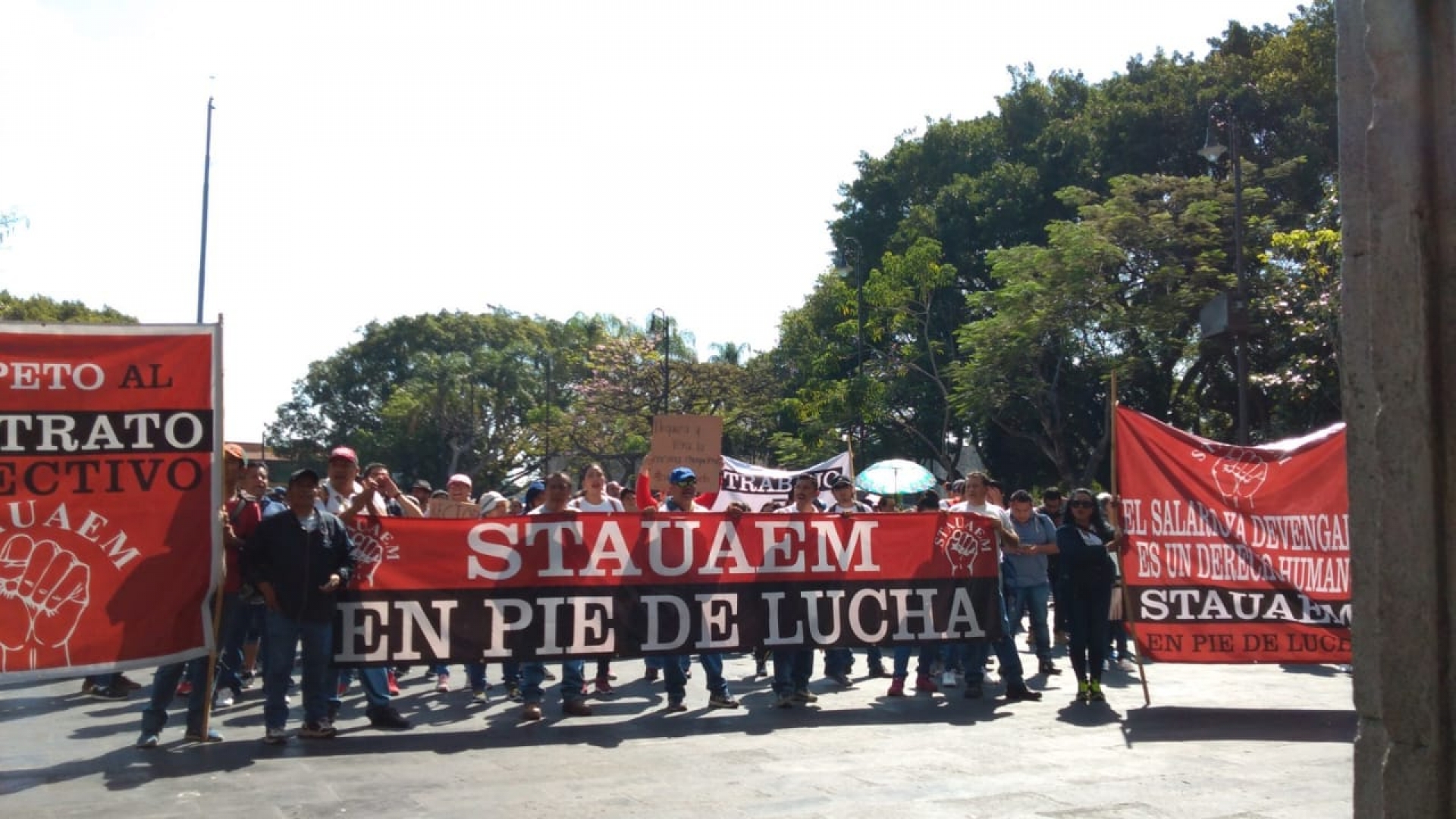 Se manifiestan integrantes del STAUAEM