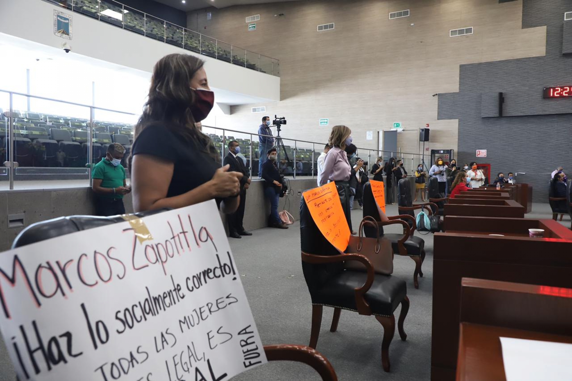 Instalan segundo periodo del tercer año de la LIV Legislatura; protestan diputadas