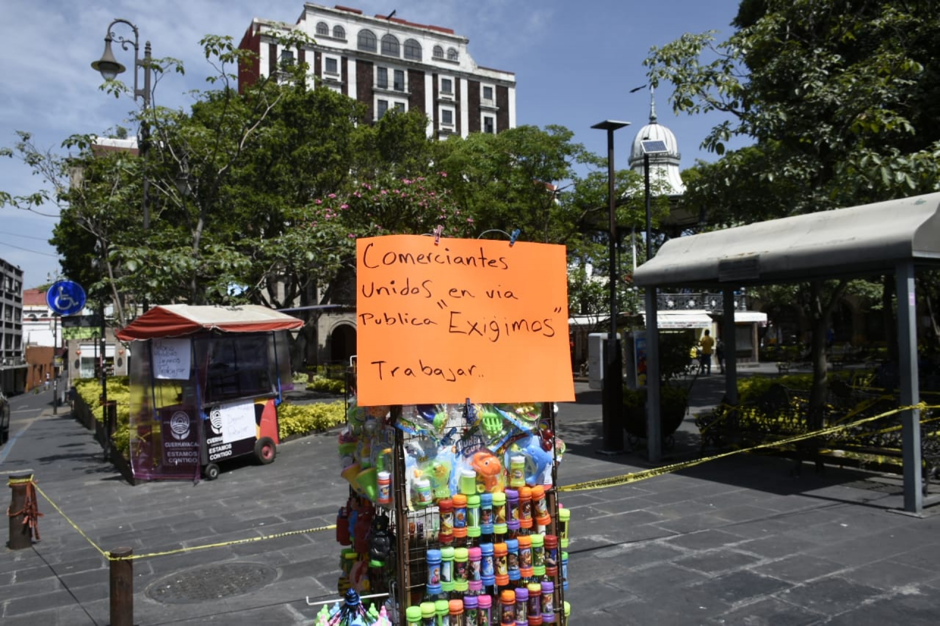 Comerciantes ambulantes exigen a autoridades les permitan regresar a vender en vía pública