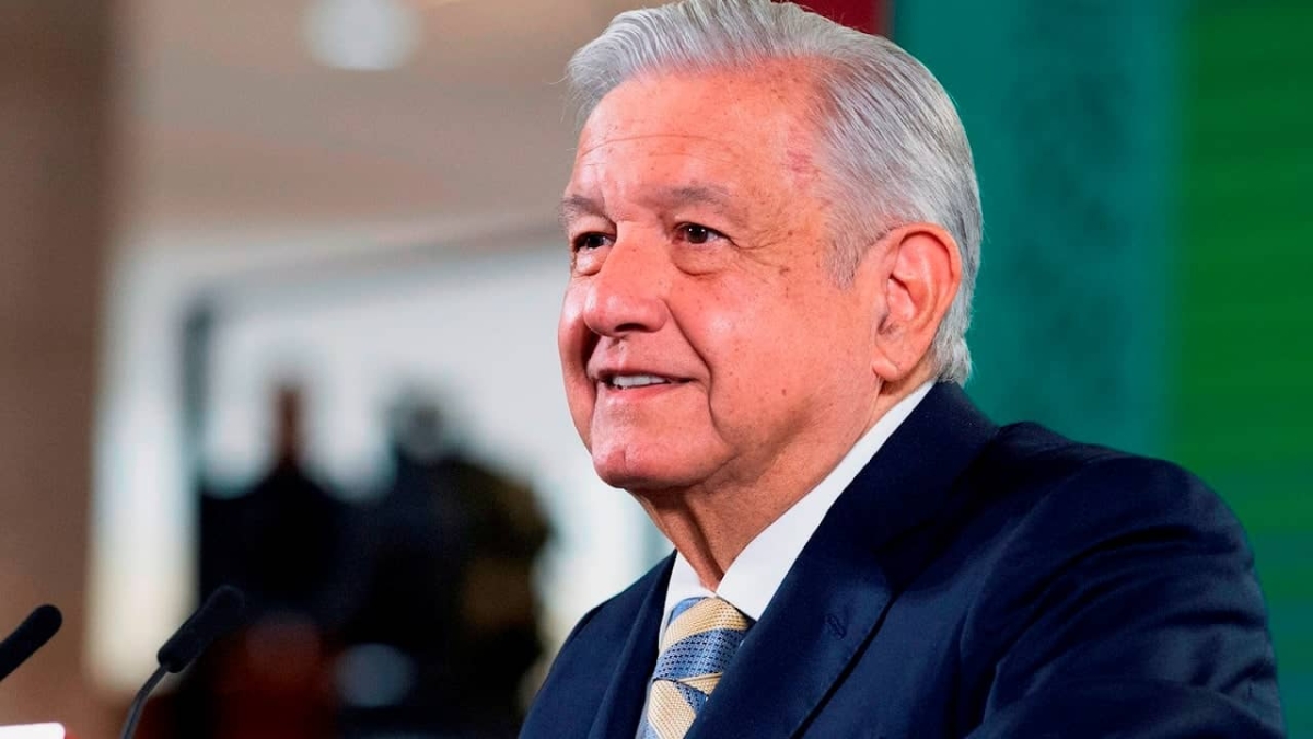 Llevan serenata a AMLO para celebrar su cumpleaños 68