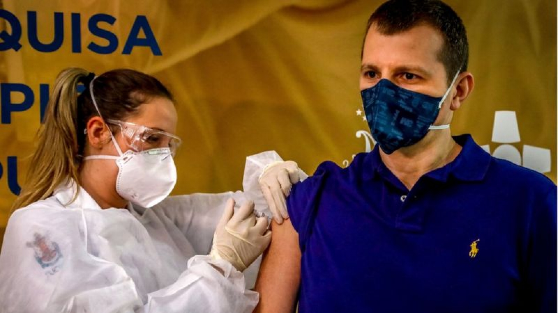 Rechazan a voluntarios que acudieron a prueba de vacuna contra COVID