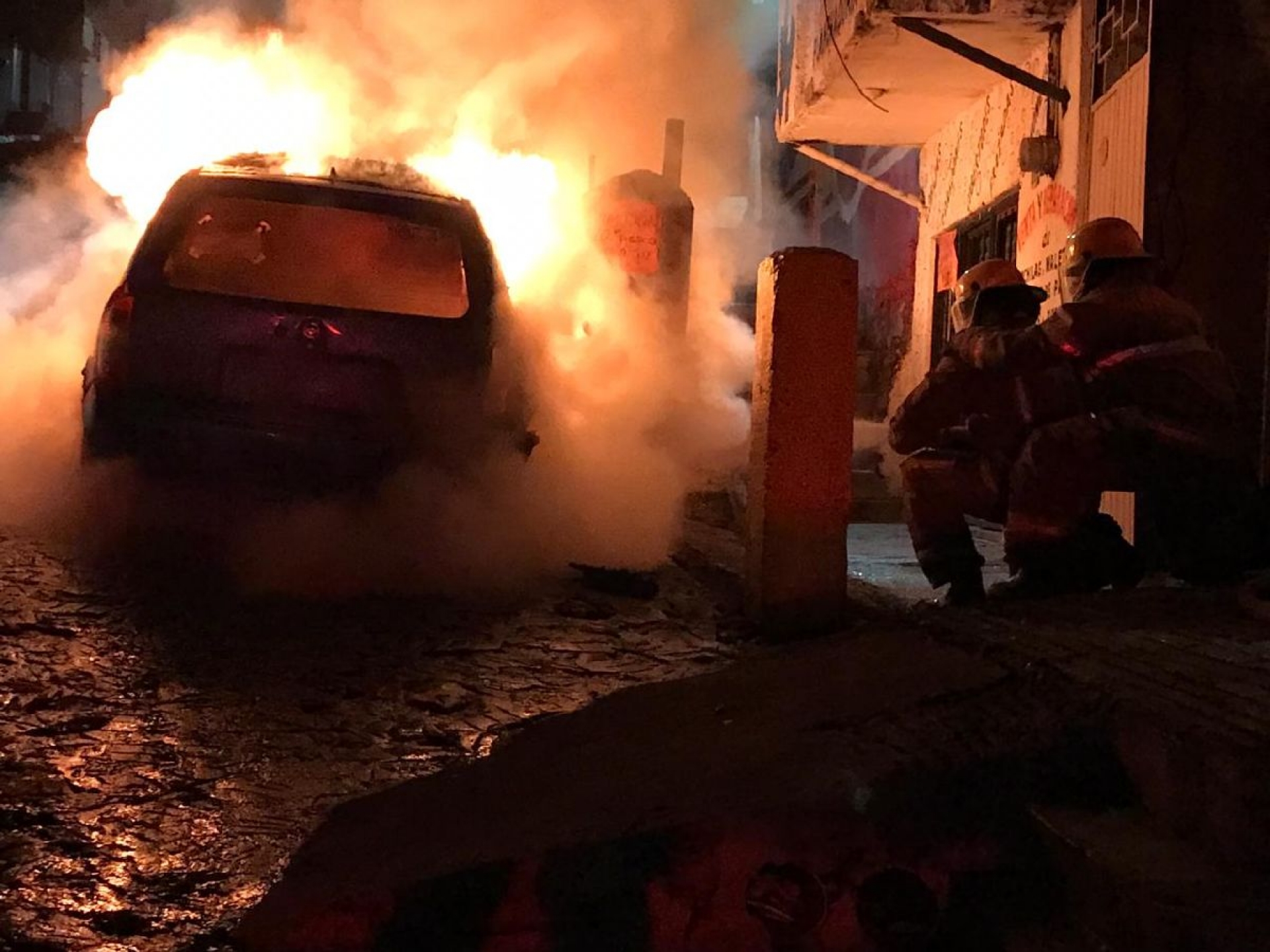 Se incendió su auto en pleno movimiento
