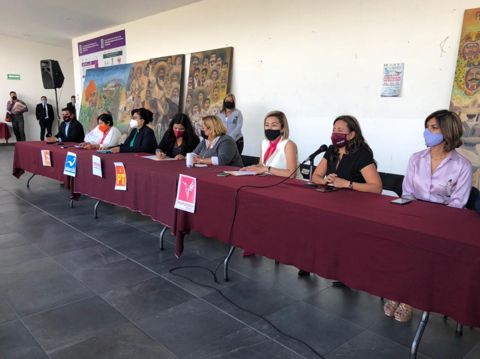 Presencia de Zapotitla paraliza el Congreso