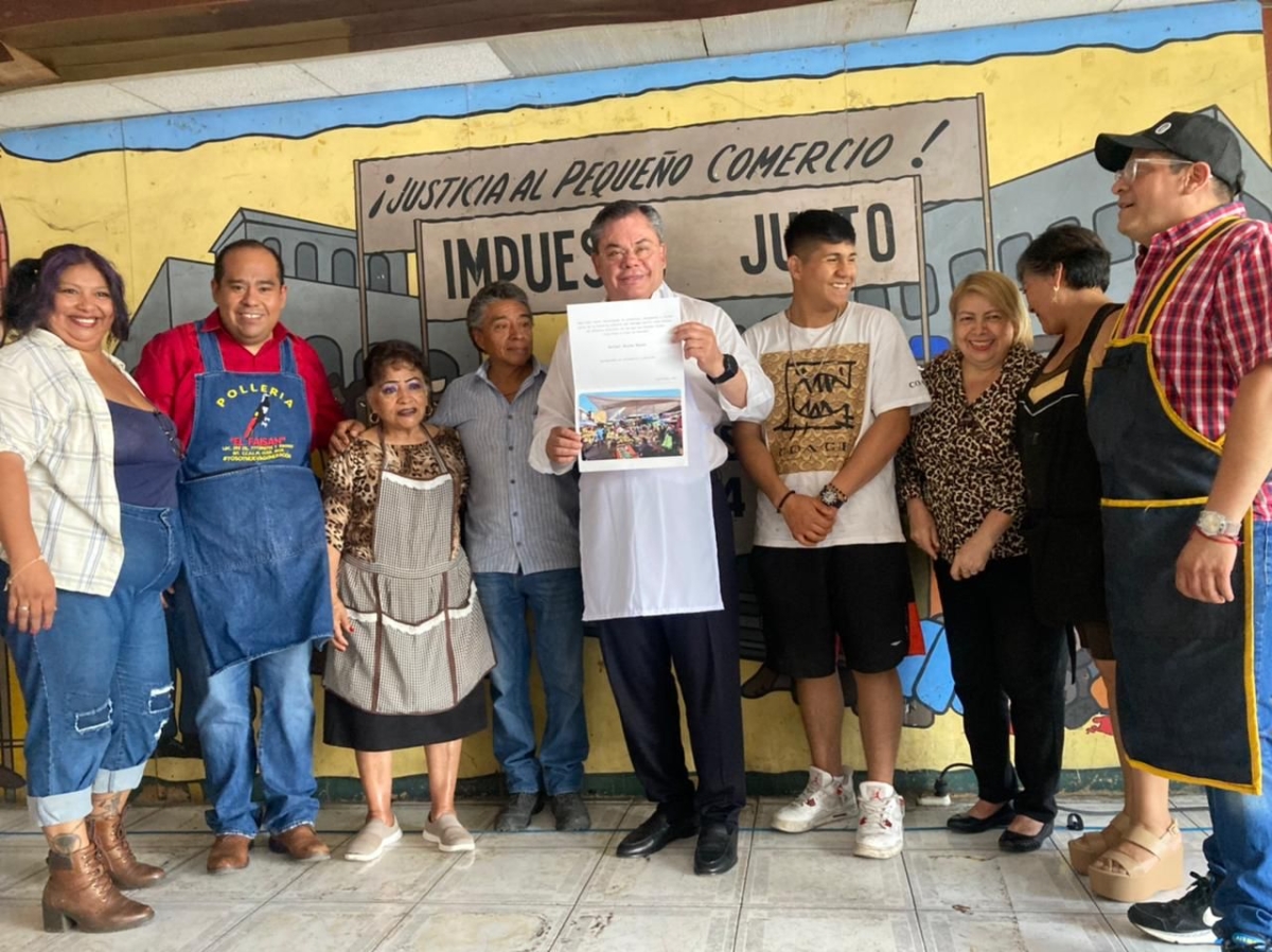 Se reunió Rafael Reyes con comerciantes del mercado ALM