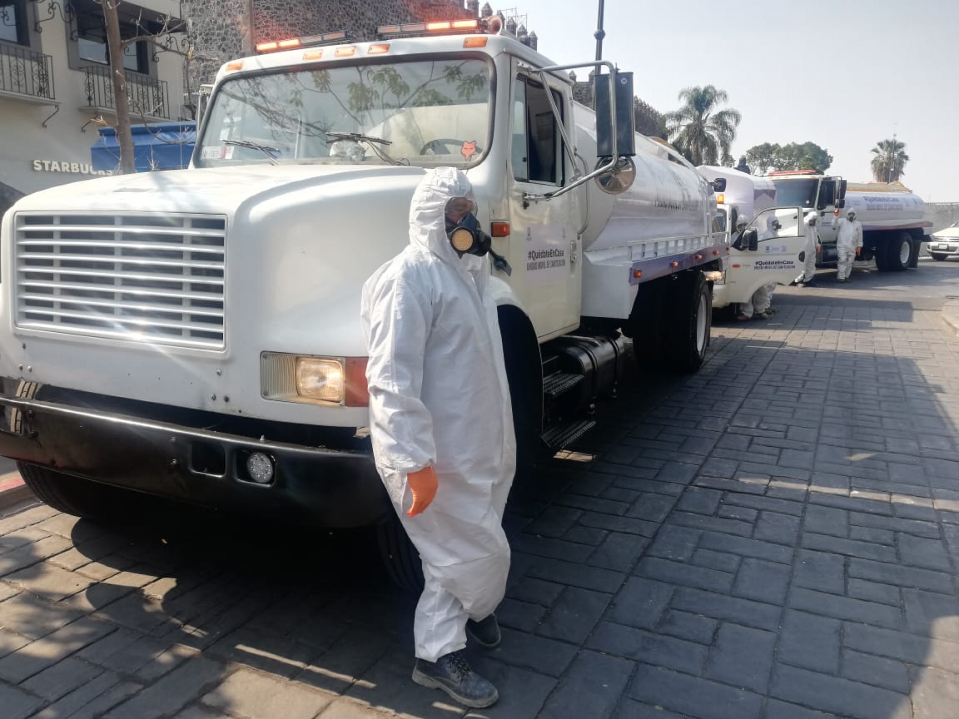 Inicia gobierno estatal sanitización del zócalo de Cuernavaca