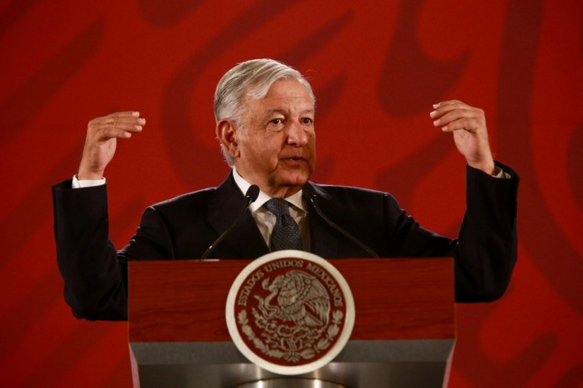AMLO asegura que la economía 'ahí va avanzando...'