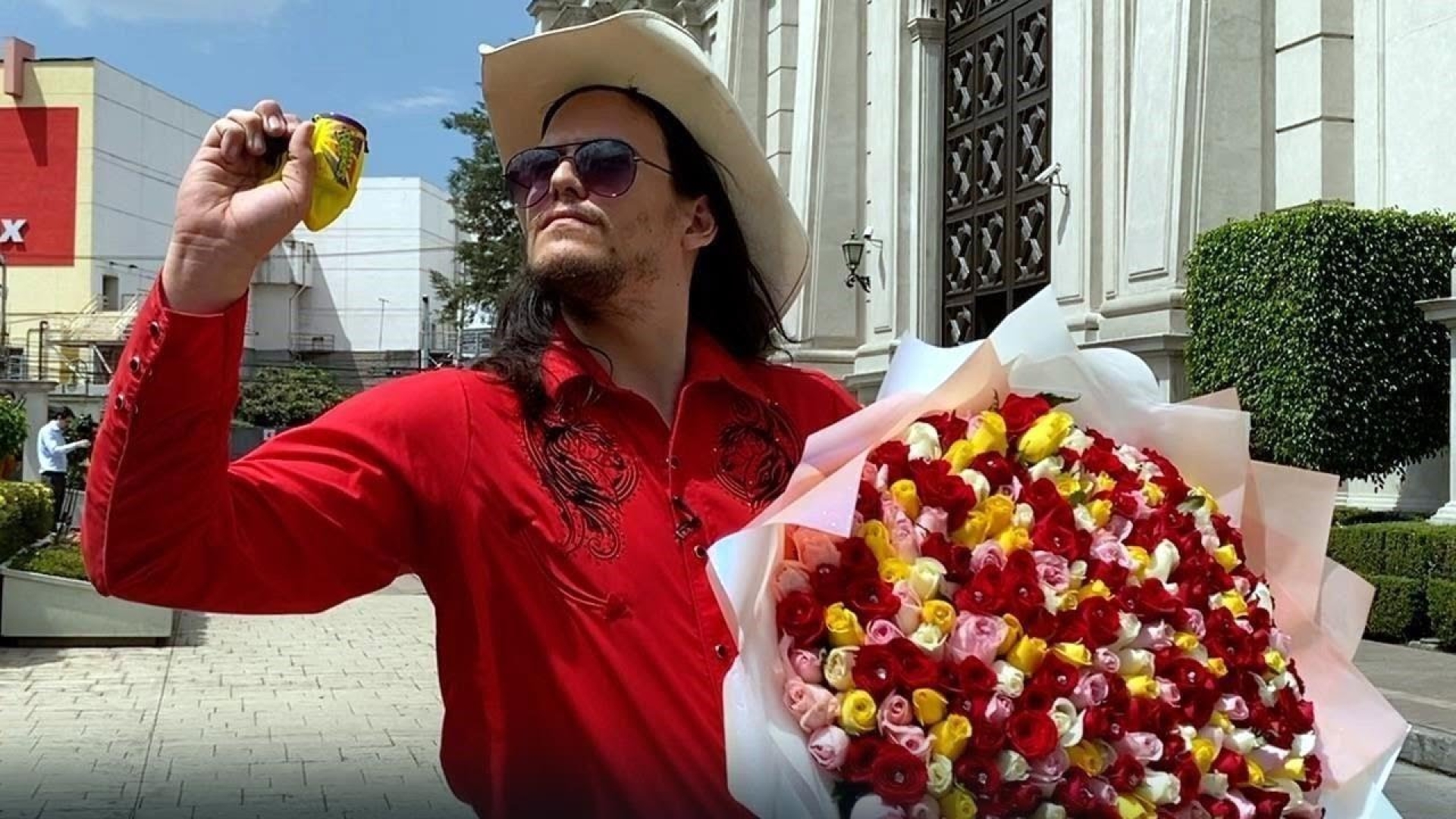 Flores 'El Patrón' es acusado por su pareja de violencia e intento de quitarle a su hijo