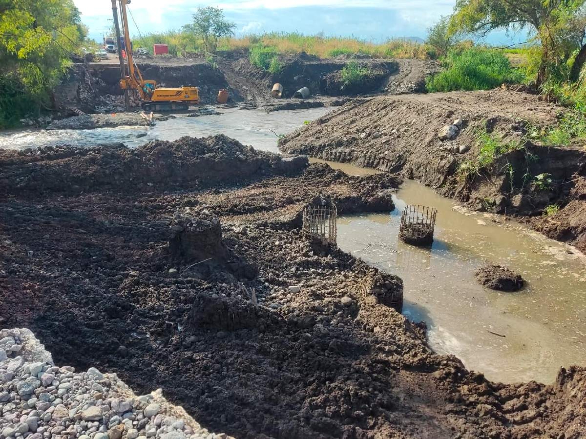 Supervisan avances del puente 'Los Muros'