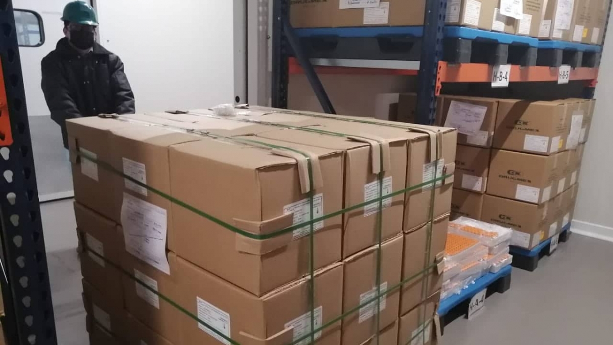 Cofepris autoriza dos lotes de la vacuna CanSino envasada en Querétaro