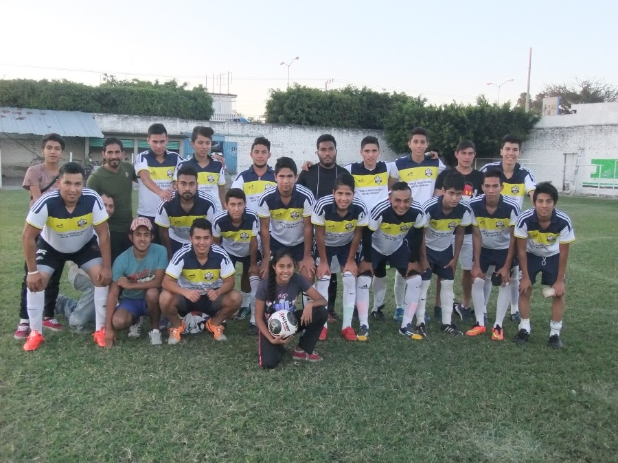 Selección Acatlipa Sub 18 levanta el título