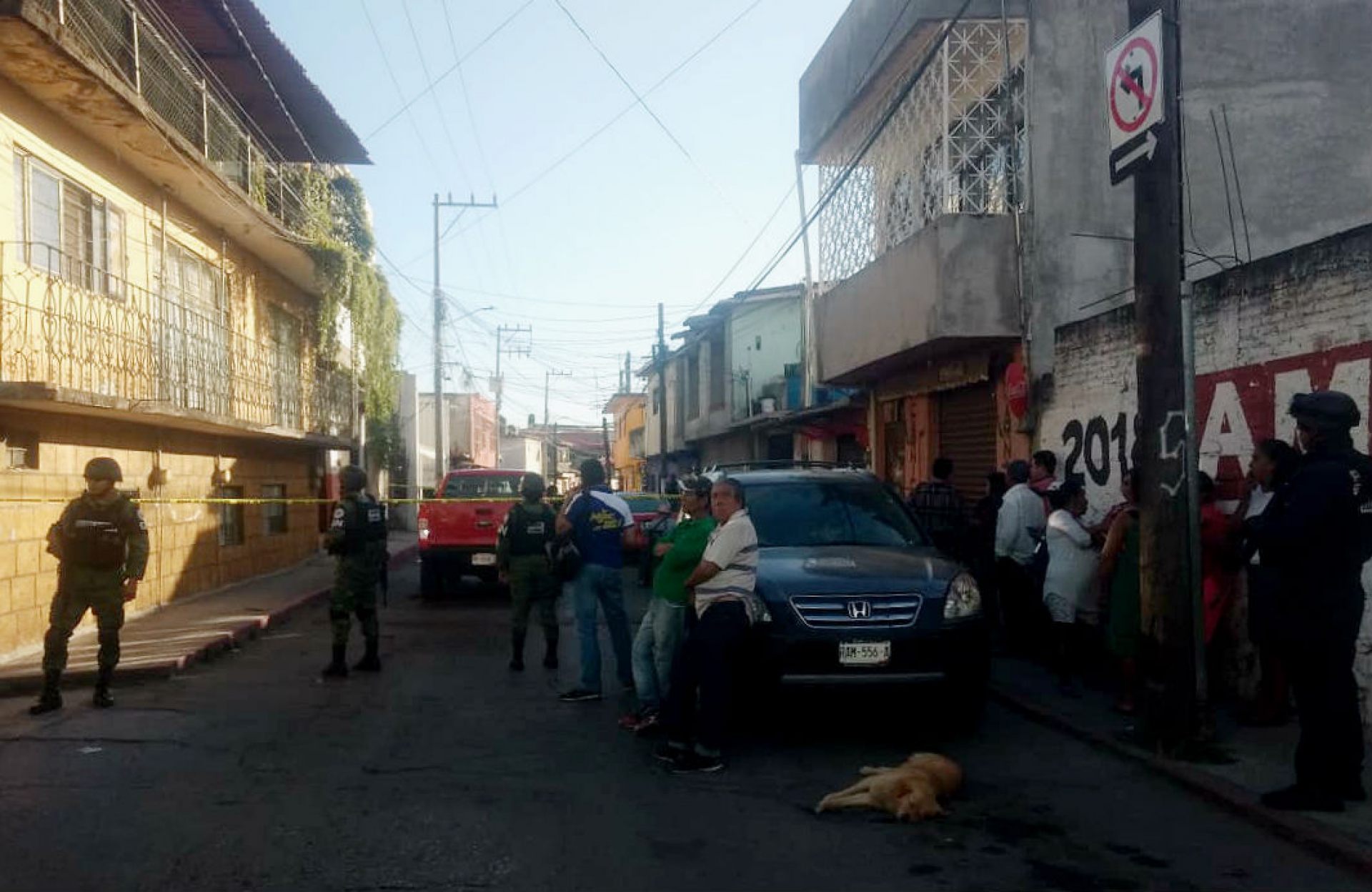 Disparan y matan a un hombre afuera de un consultorio dental, en Tejalpa