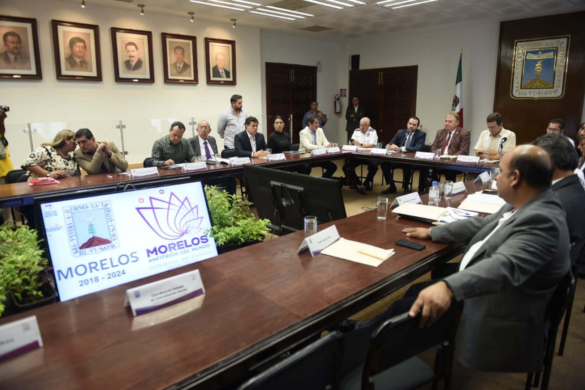 Revisa gabinete del gobierno estatal diversos temas