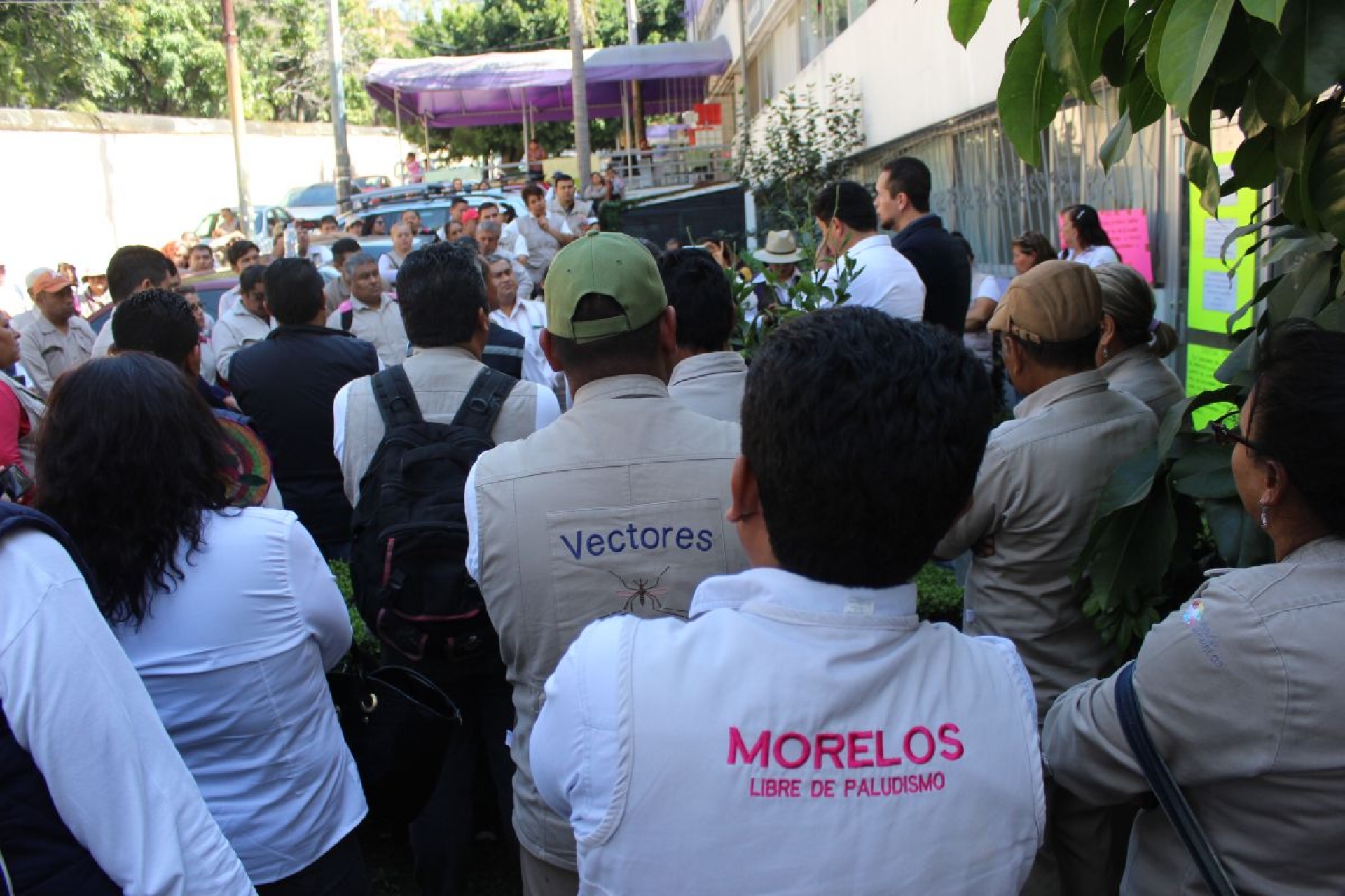 Protestan trabajadores de Salud por falta de pago de viáticos