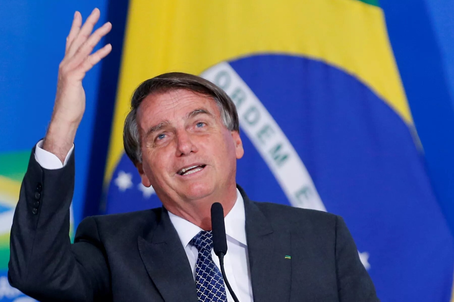 Bolsonaro señala como 'dictador' a juez tras bloqueo de X