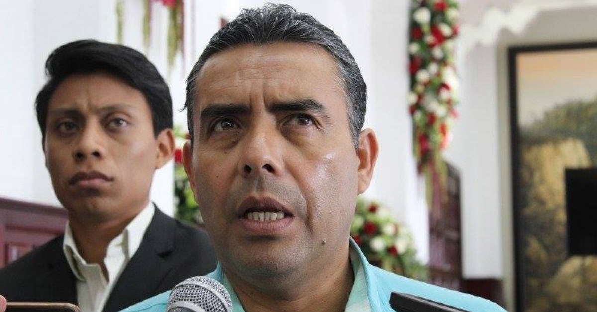 Reconocen expedición de permisos irregulares para taxis y “rutas”