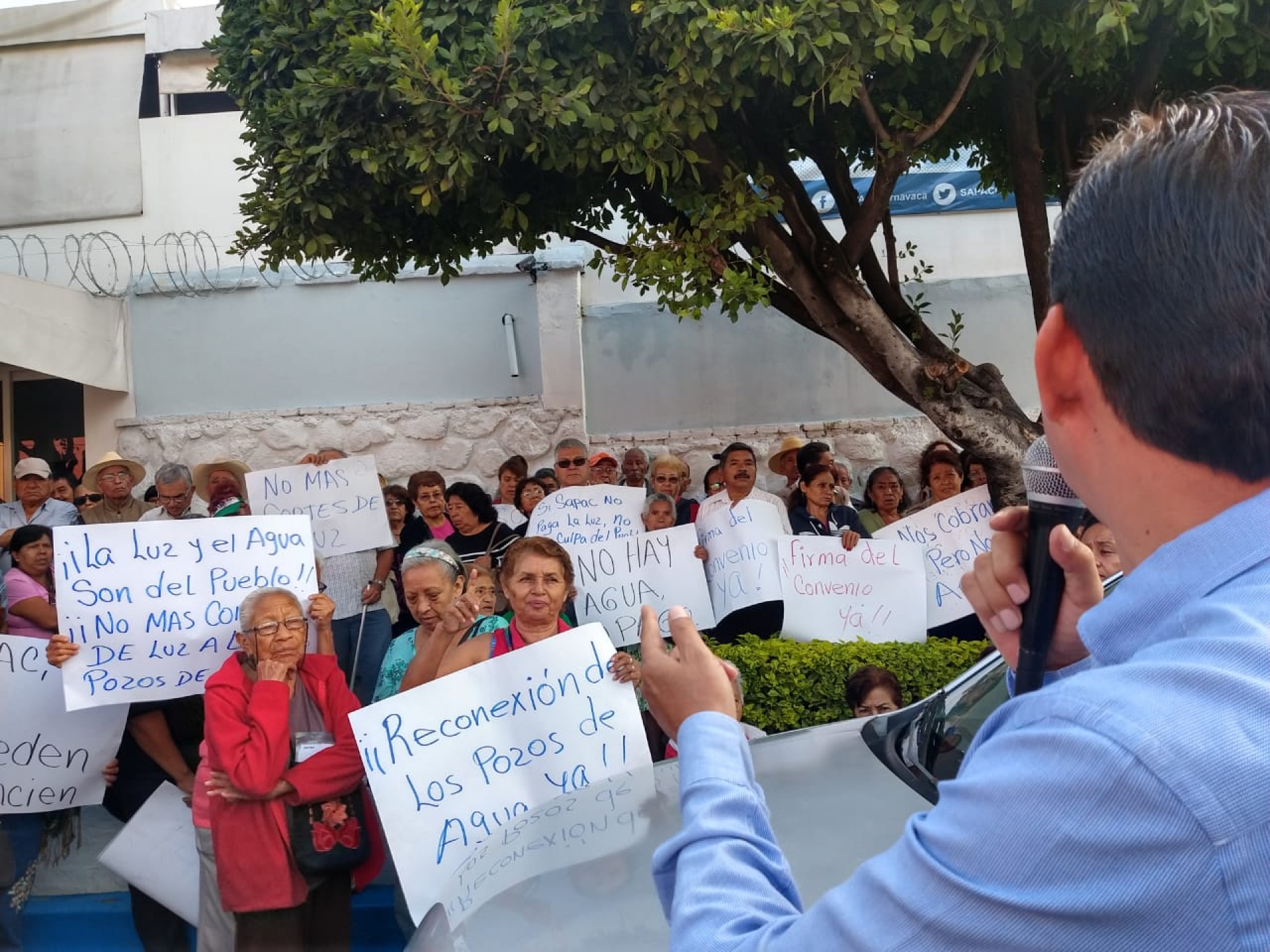 Asociación Cívica Morelense se manifiesta en oficinas del SAPAC