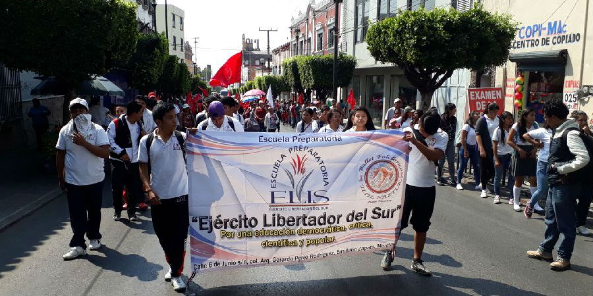 Marchan antorchistas en Cuernavaca