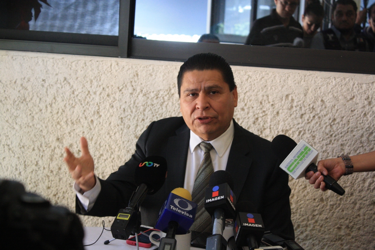 Abogado del alcalde da por hecho que fracasó el plan del Congreso para la destitución