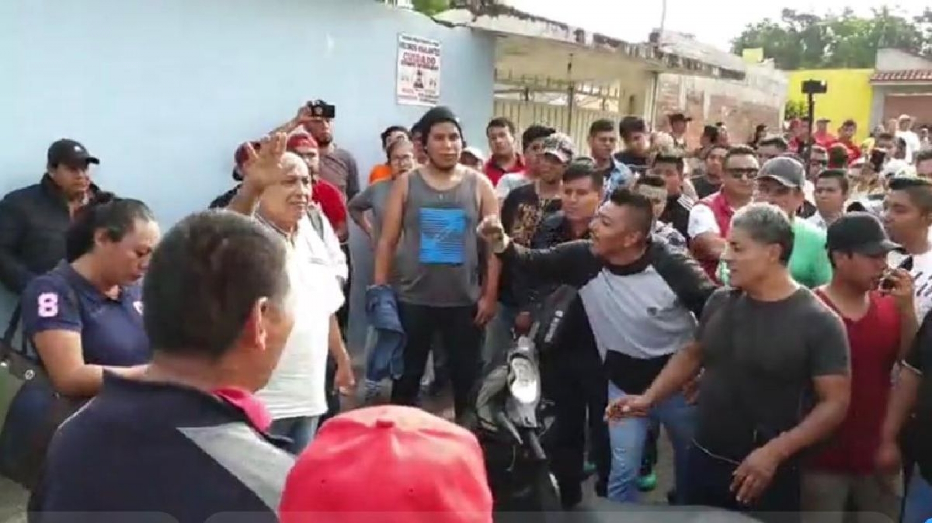 Suspenden asamblea de Morena en Cuautla por disturbios