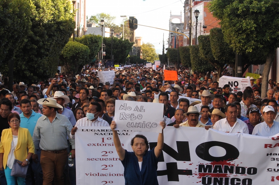 Al menos cinco mil personas participaron en la marcha de ayer