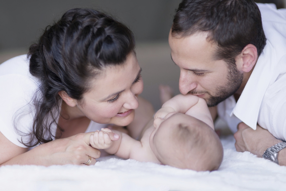 Los bebés duermen mejor cuando ambos padres se involucran en su cuidado