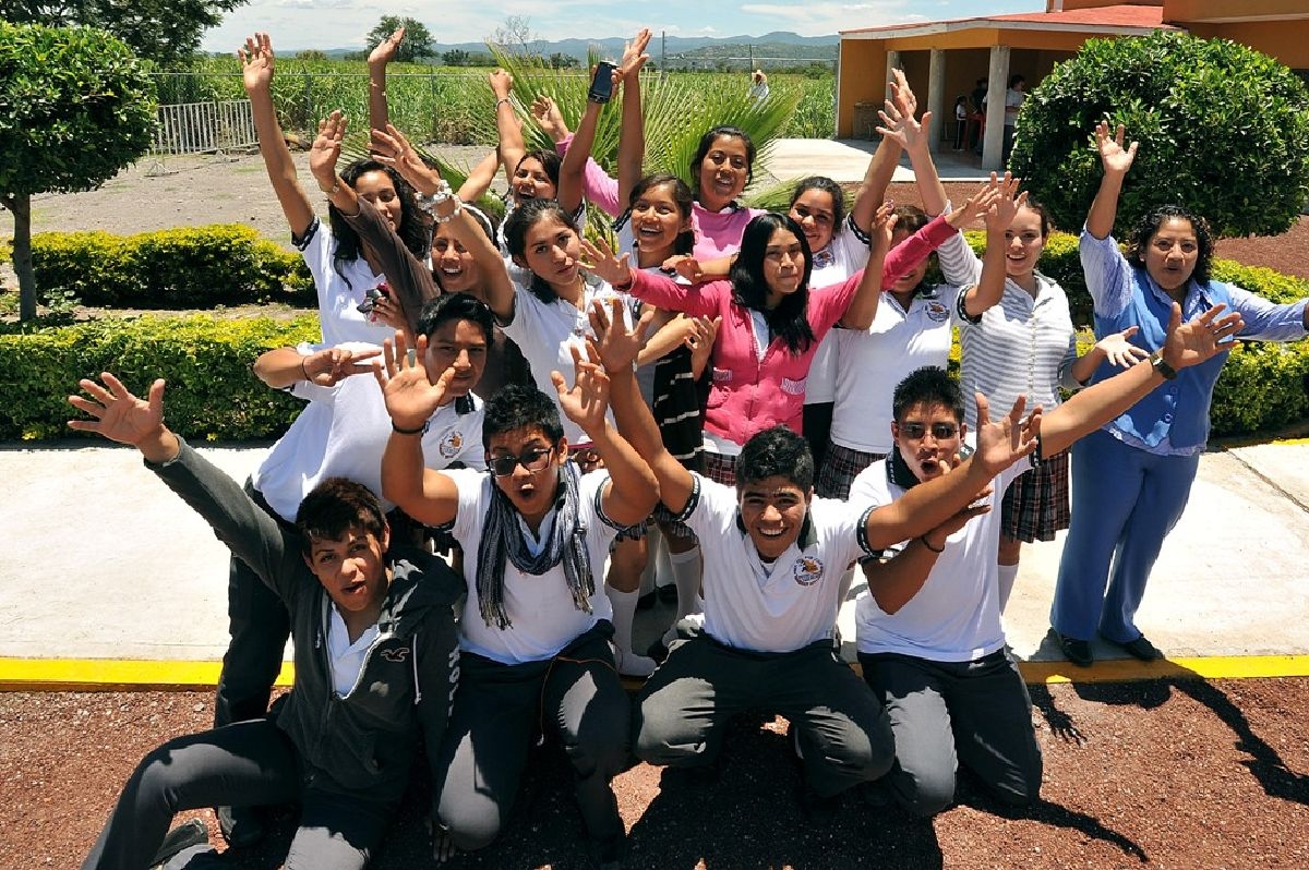 Recibirán estudiantes de bachillerato pago de Beca Salario
