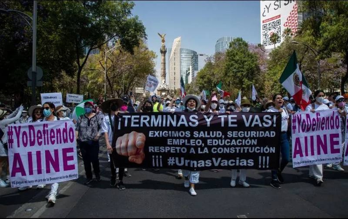 AMLO pide a simpatizantes evitar confrontaciones por marcha a favor del INE: 'Quédense en casa'