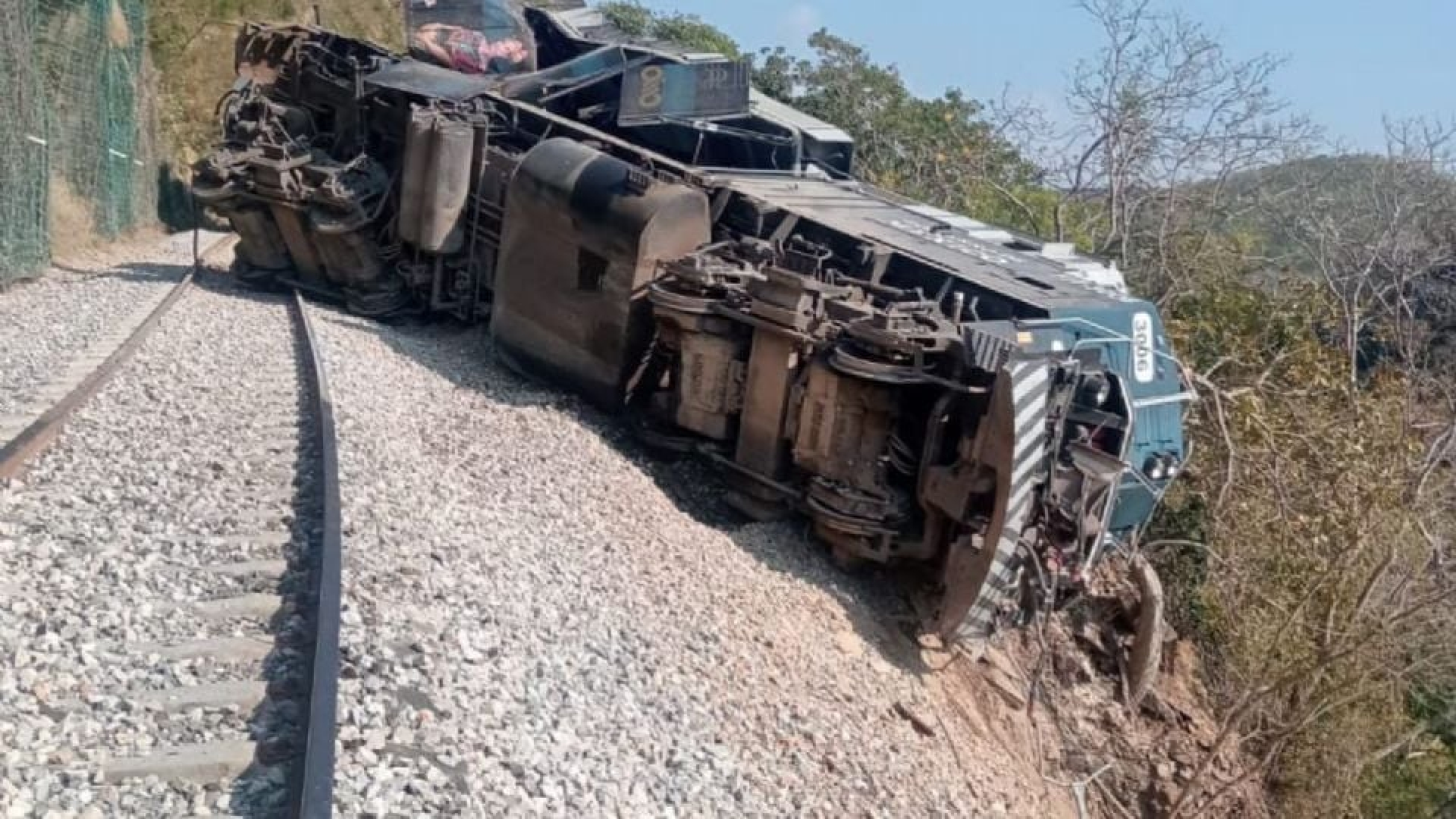 Fallece mujer herida en descarrilamiento del Tren Interoceánico; suman 14 muertos