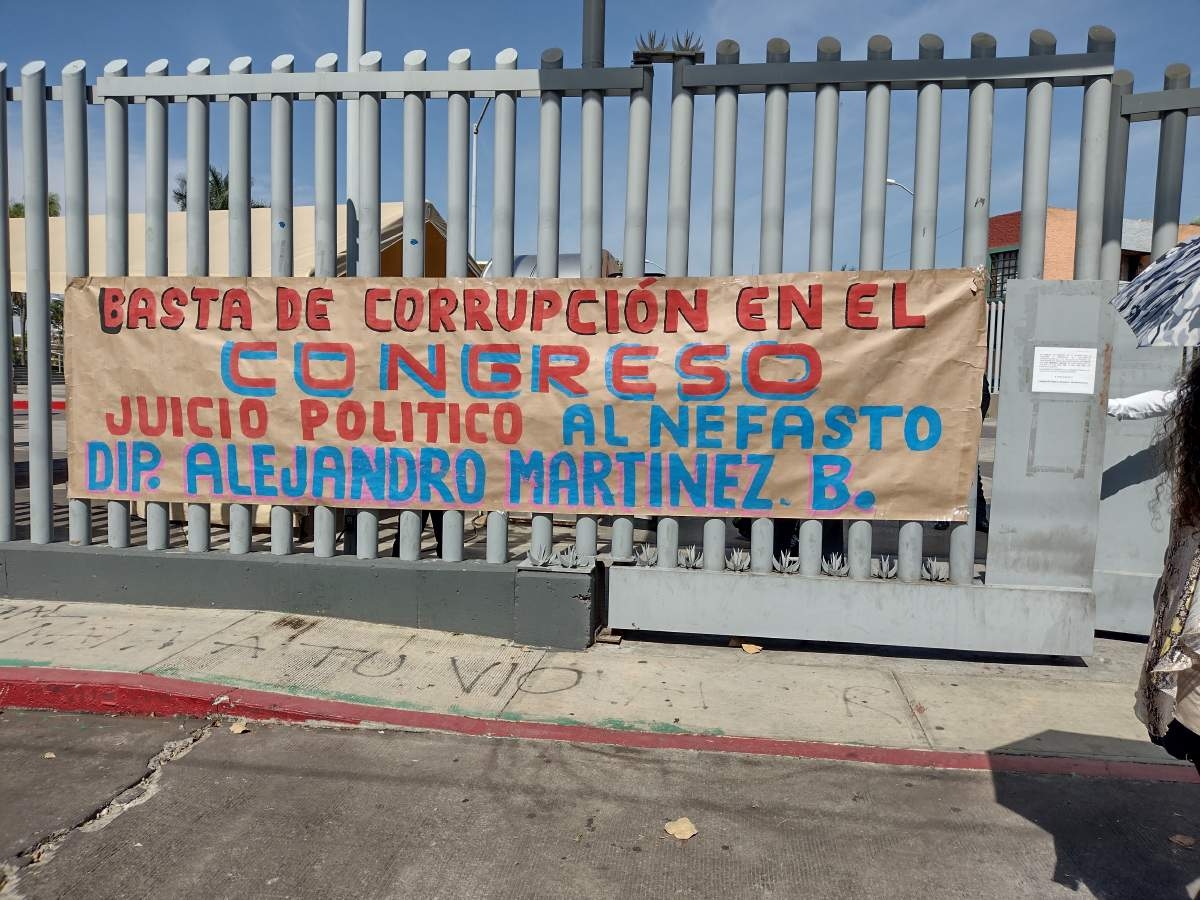 Se esconde diputado Alejandro Martínez ante denuncias
