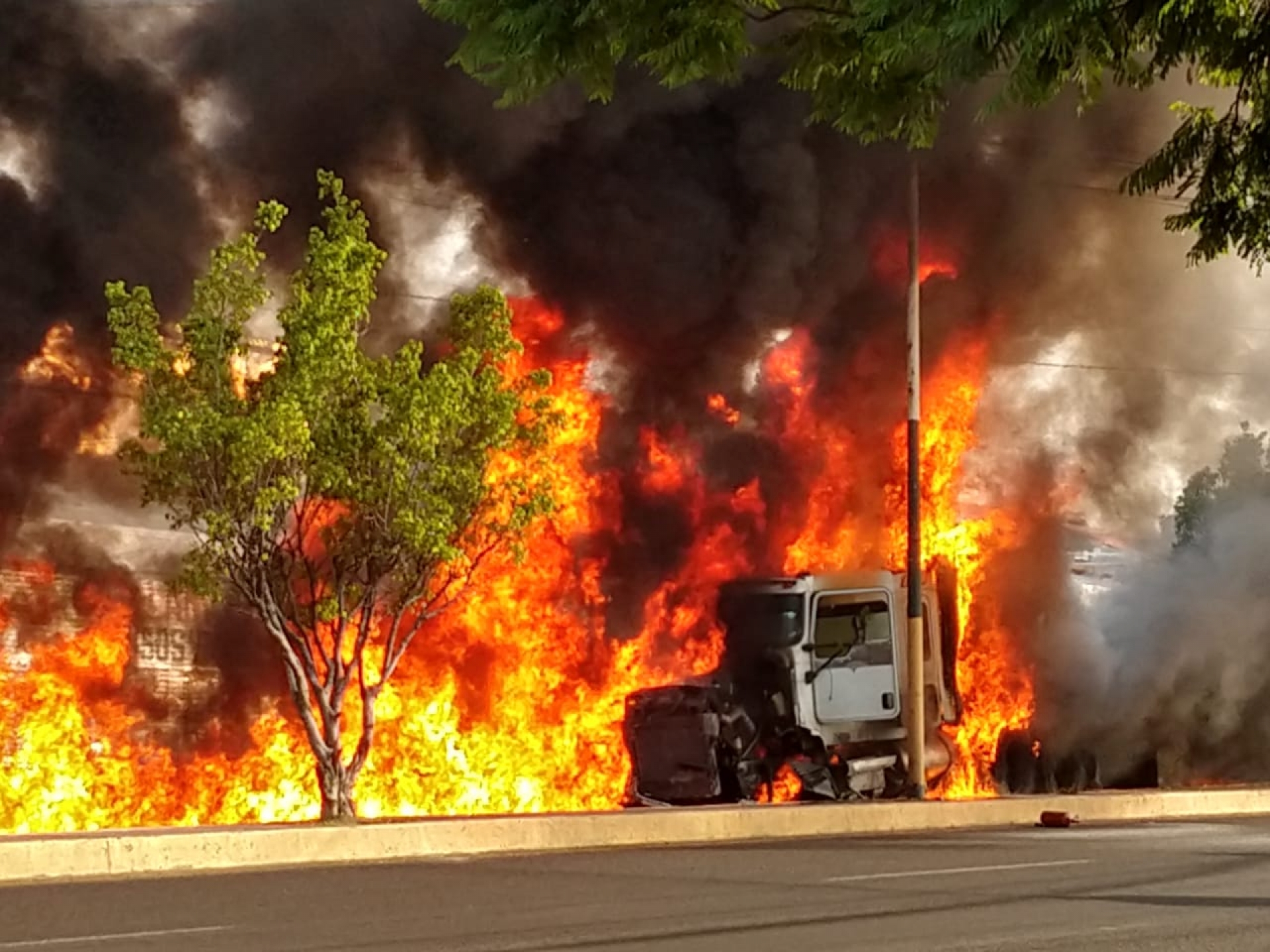 Fallecen seis personas tras accidente de tráiler en la carretera federal México-Cuautla