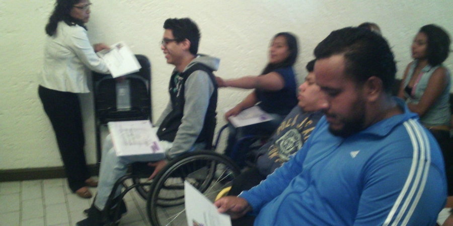 Entregan reconocimientos a jóvenes con discapacidad en el Congreso local