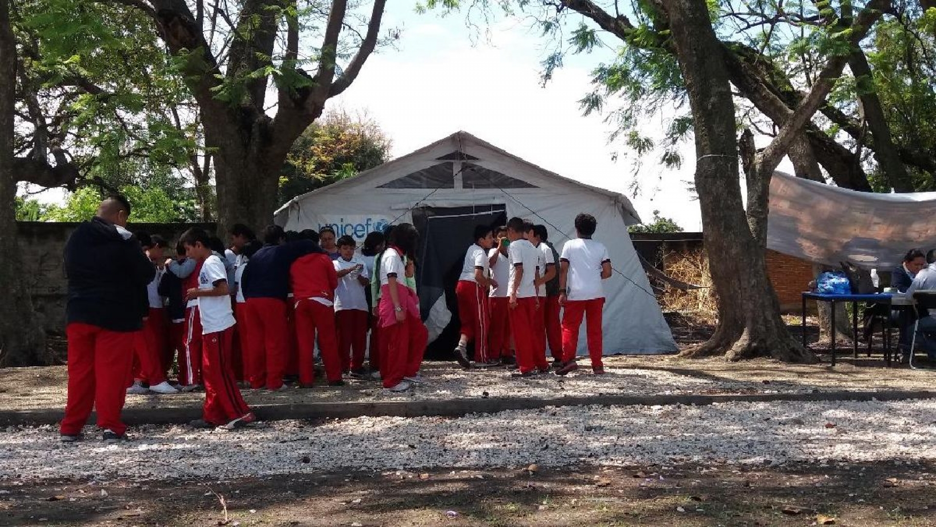 Cumplen medio año recibiendo clases en carpas en Cuautla