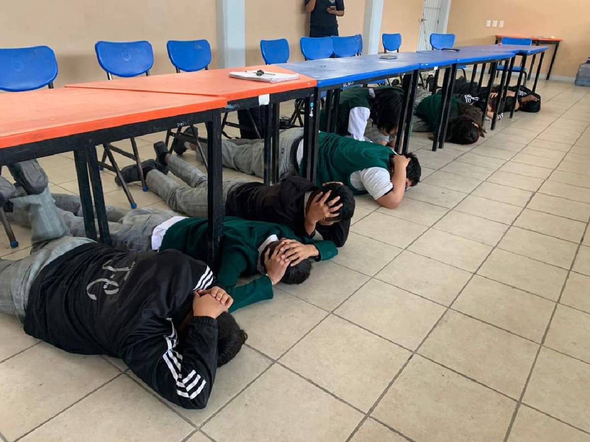 Imparten taller de reacción ante balaceras en secundaria de Zacatepec