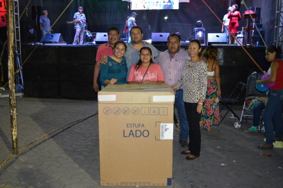 Autoridades municipales de Axochiapan festejaron  en grande a las mamás