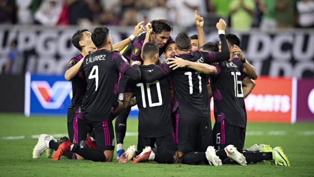 México vence a Canadá 2-1, pasa a final