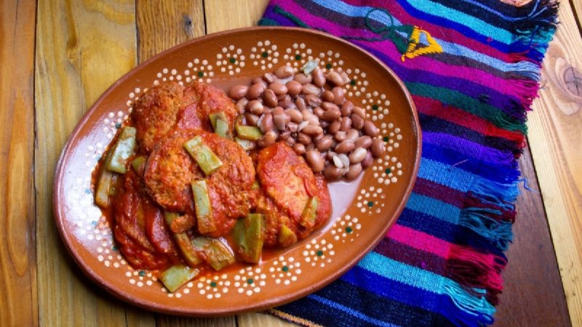 Tortitas de nopales y queso panela, una receta fácil para una comida ligera