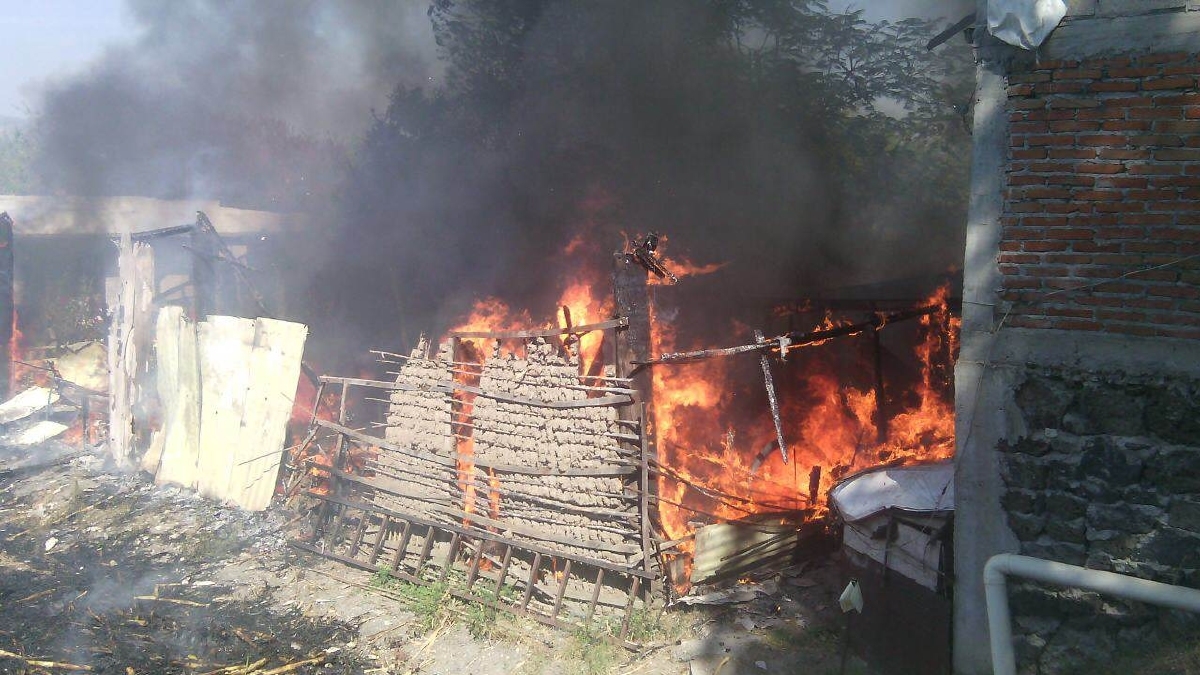 Familias pierden casa por incendio en Jojutla