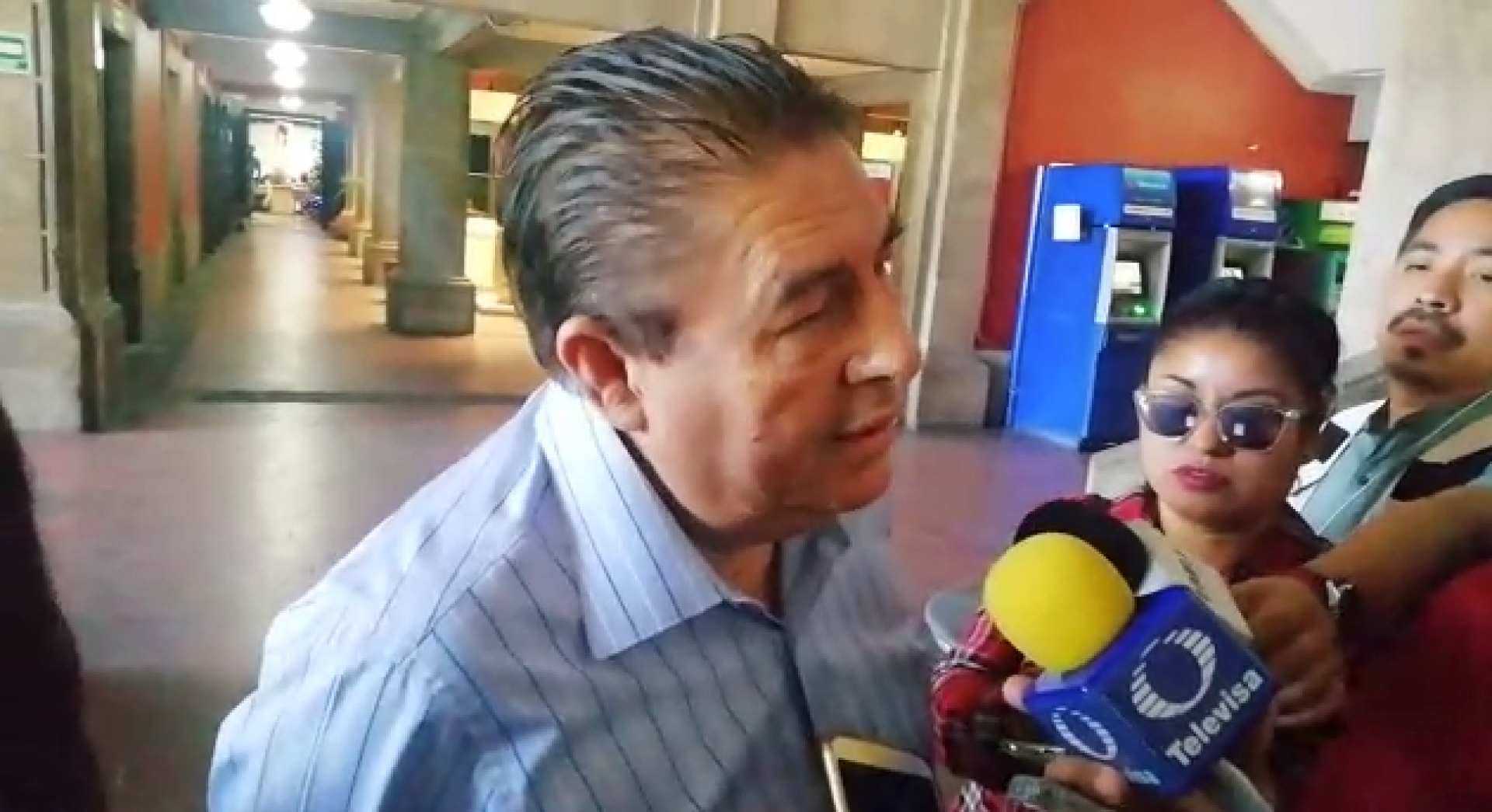 Analiza SMyT regularizar a empresas que prestan servicio mediante aplicaciones de teléfono