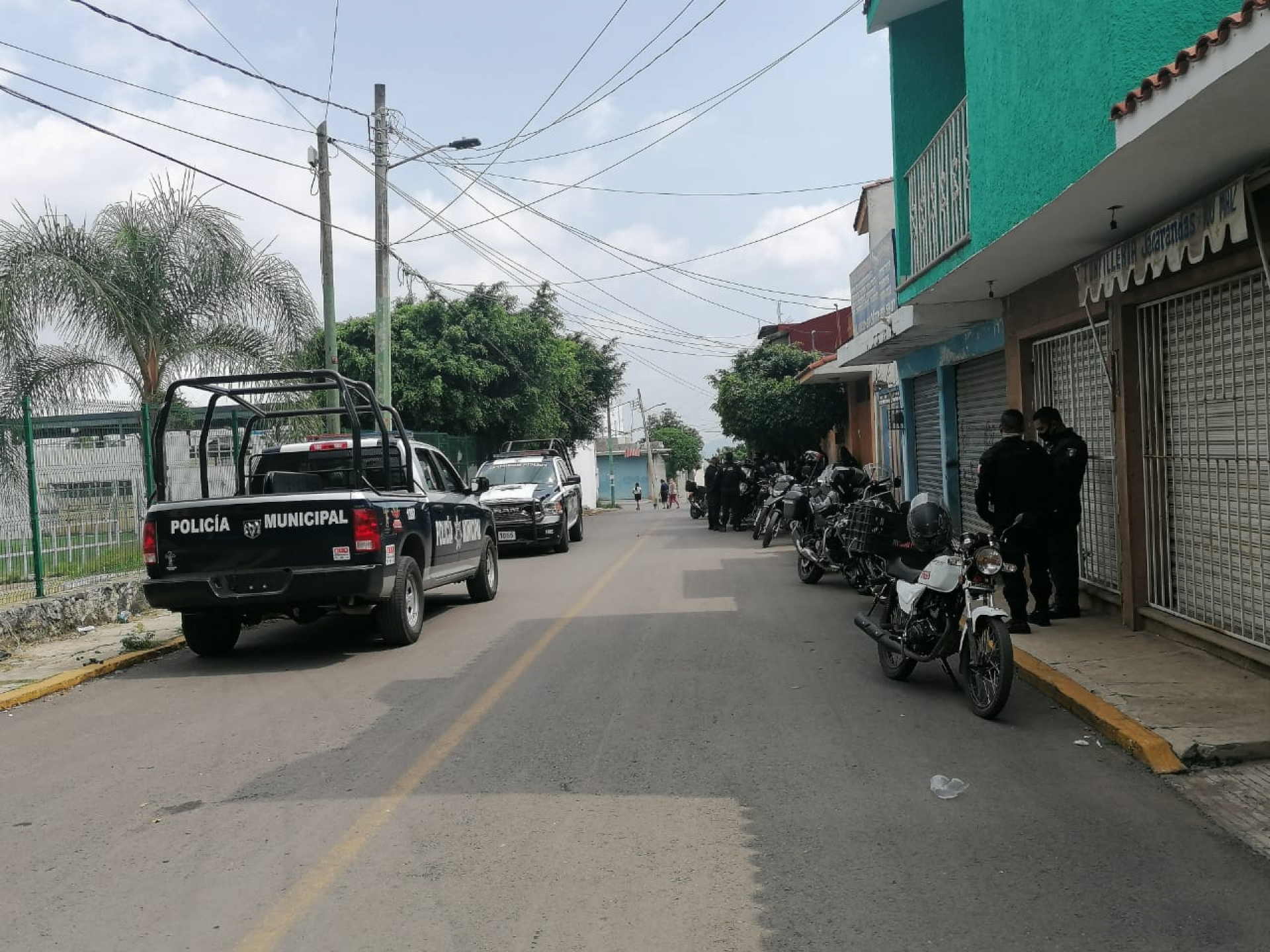 Movilización policiaca en zona del mercado de la Barona