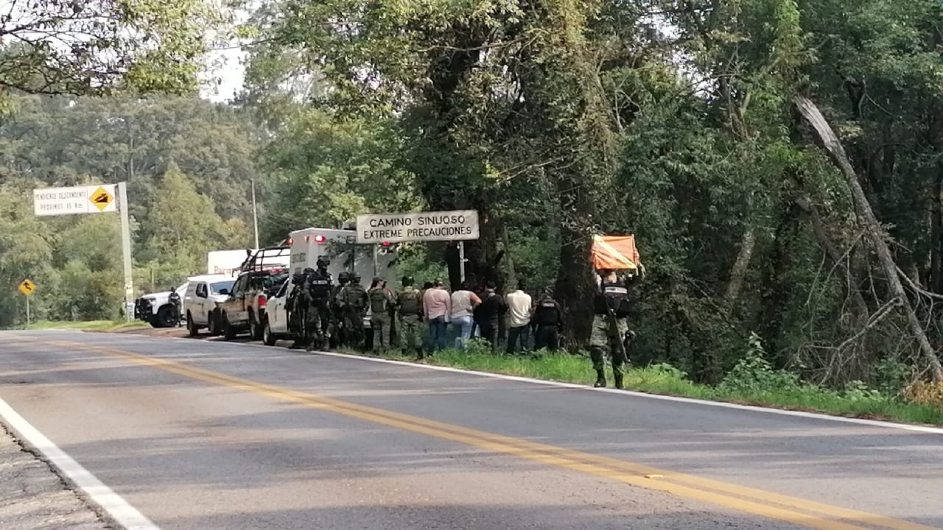 Hallan el cadáver de una mujer a un costado de la carretera México-Cuernavaca, en Huitzilac