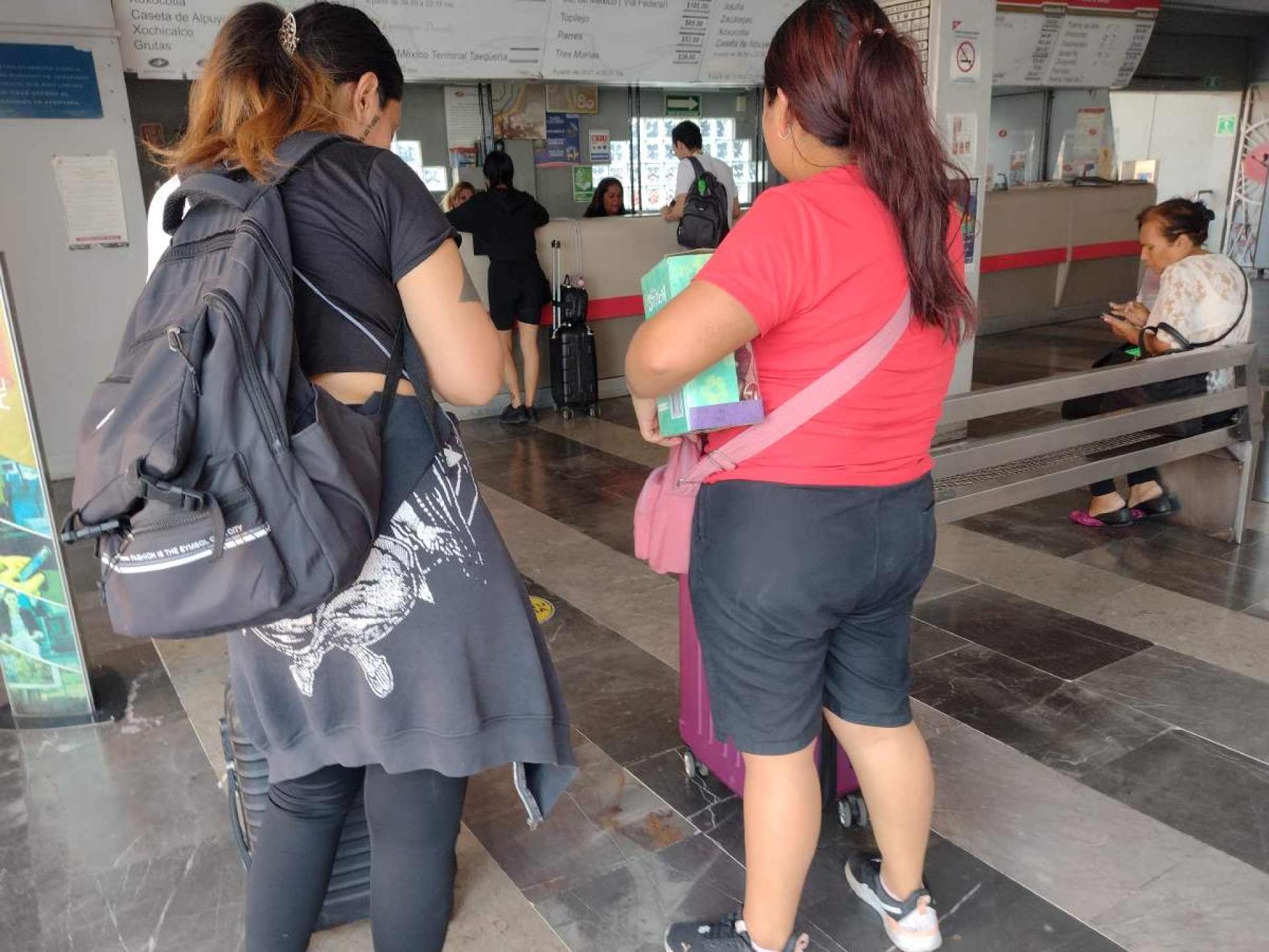 Temen impacto en economía por transición en gobiernos