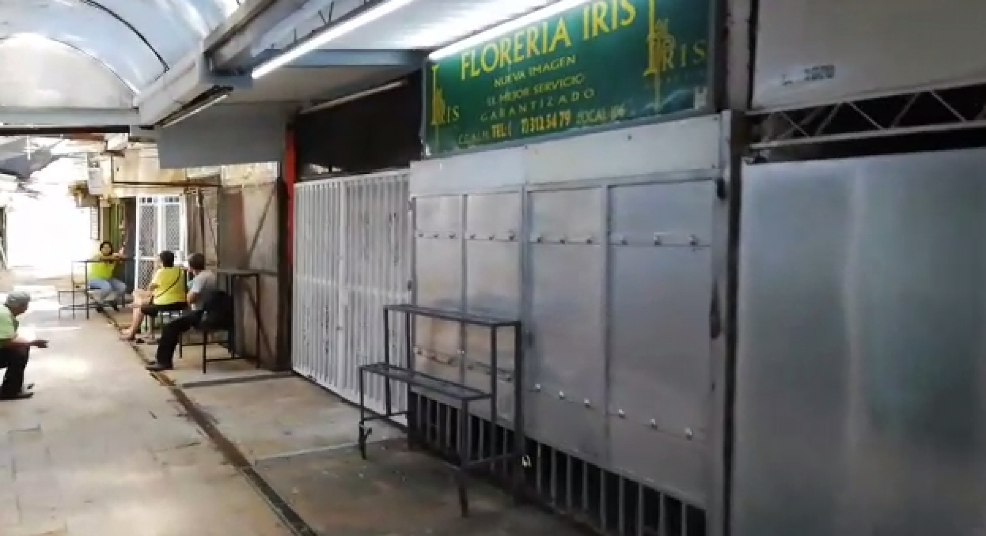 Piden comerciantes de flores del mercado ALM a las autoridades les permitan trabajar