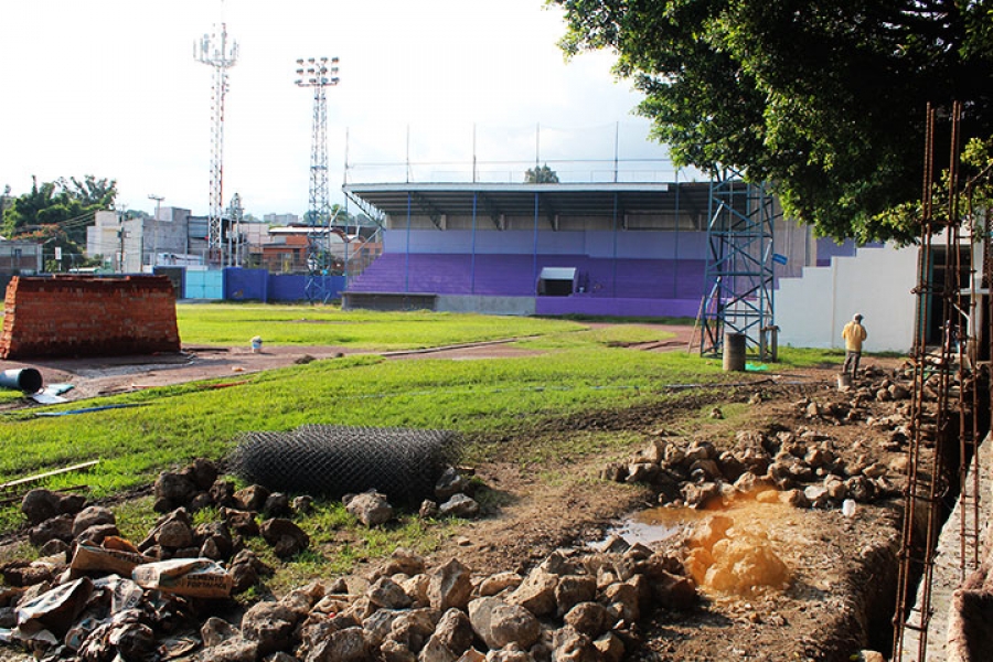Atrasados los trabajos de renovación del parque de beisbol Miguel Alemán