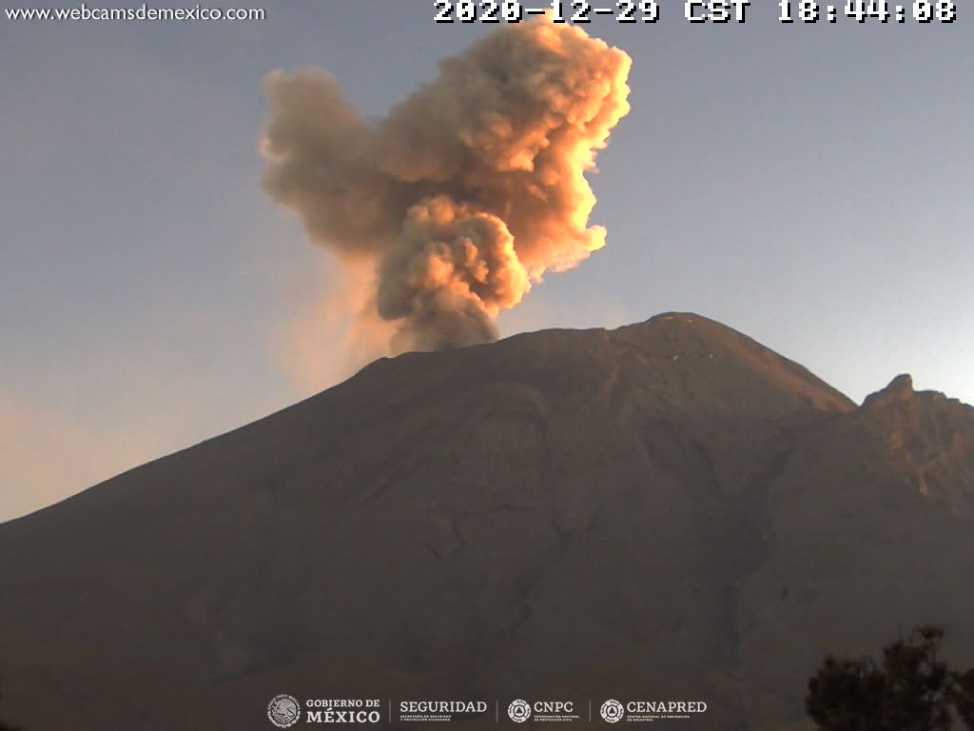 Identifican sistemas de monitoreo 39 exhalaciones del volcán Popocatépetl